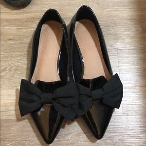 Patent leather flats with bow